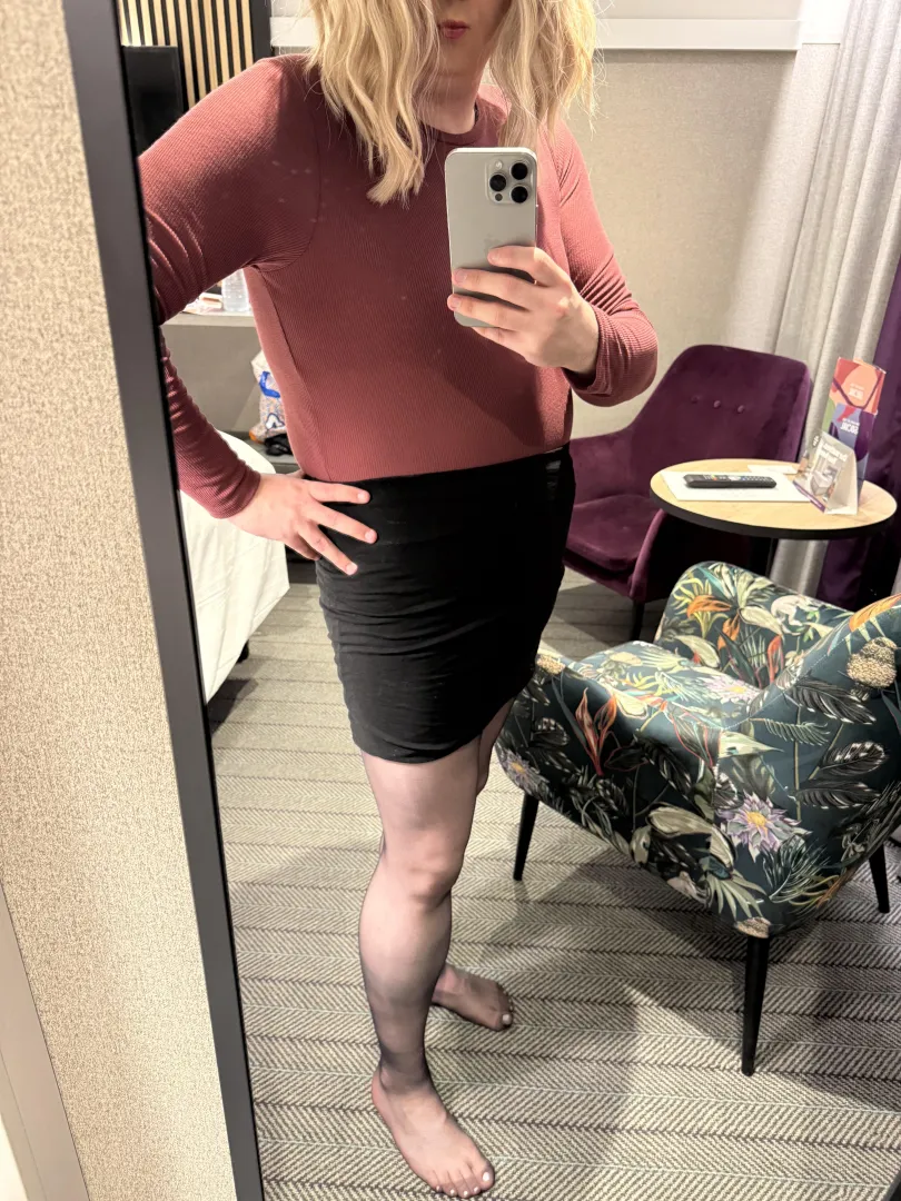 M30 non convincing CD. Anyone want to worship my feet? I’m hosting in Newbury Park