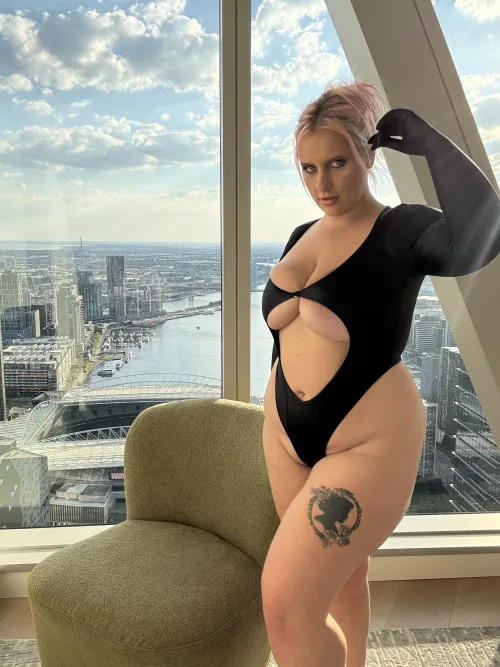 Massive Melbourne Mommy Milkers