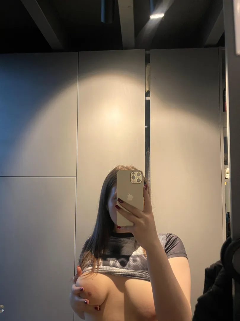 meine Eltern sind zuhause… würdest du mich trotzdem ficken?