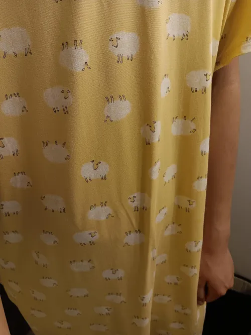 My night dress makes me feel so smol