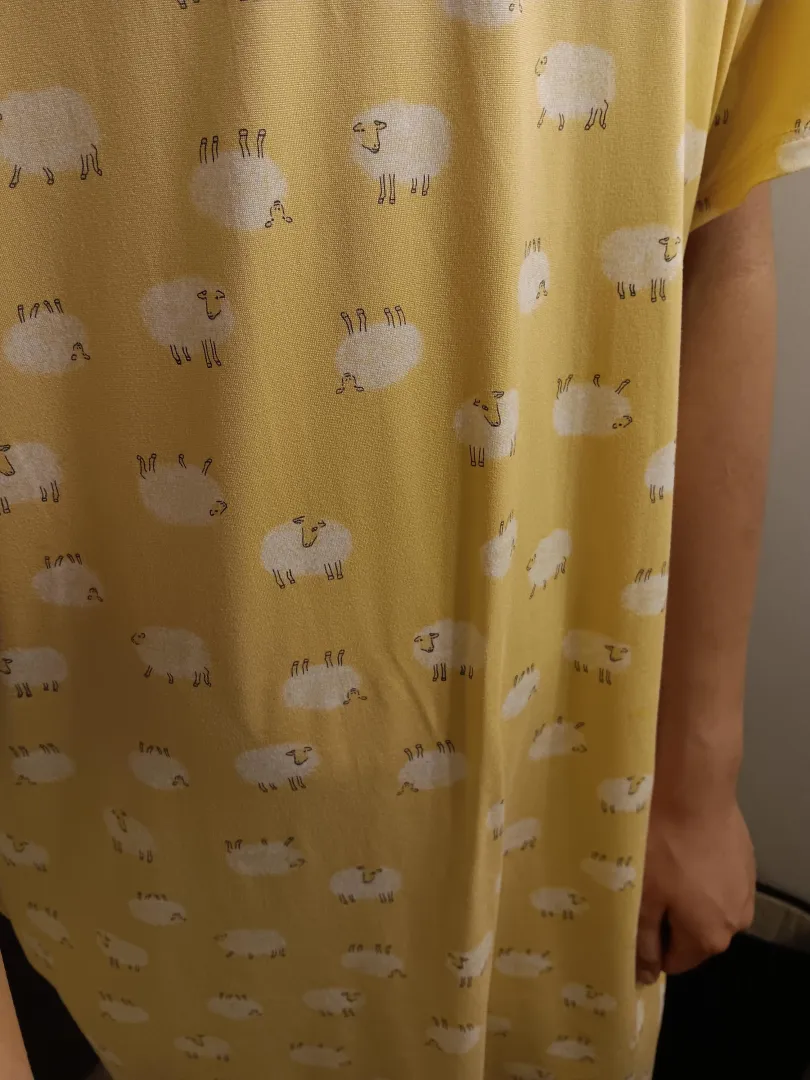 My night dress makes me feel so smol