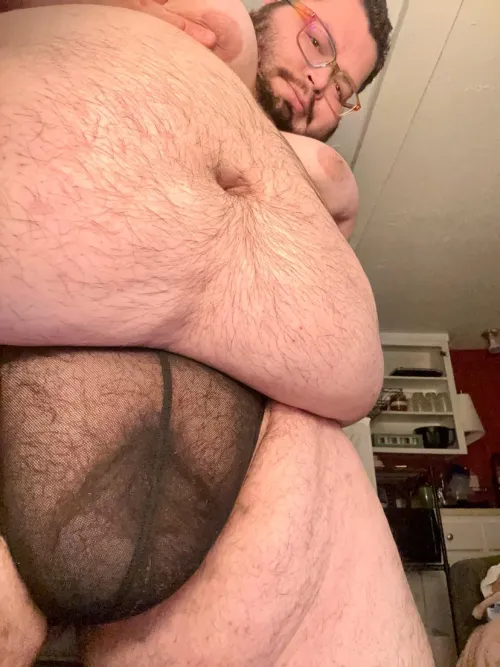 My udders are so big you can see them over my big belly ‍ Wish someone was milking them rn!