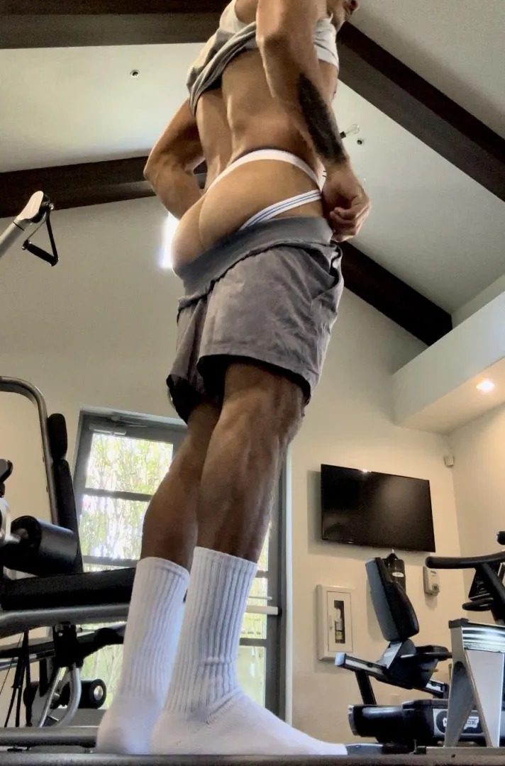 [Selling][US] Heavily worn from back-to-back use daily wear and gym. DMs open for serious inquiries.