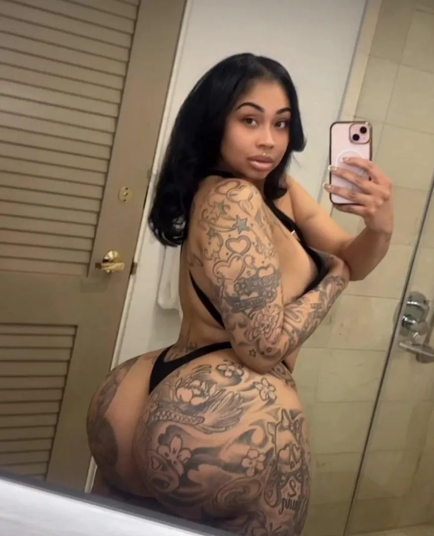 Tatted baddie