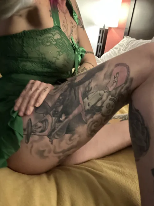 This milf needs to be added to the top of your bucket list!