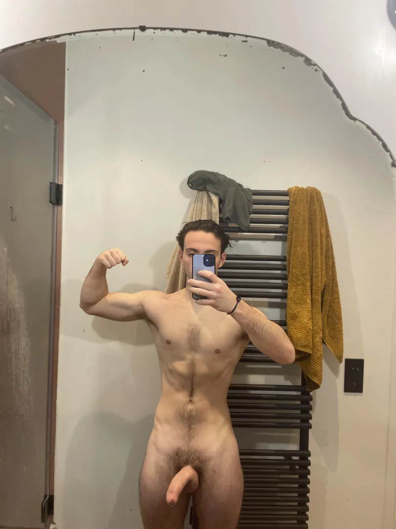 Toujours un peu excité après la douche