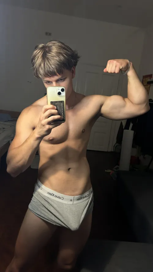 Would you let a gym bro breed your ass?