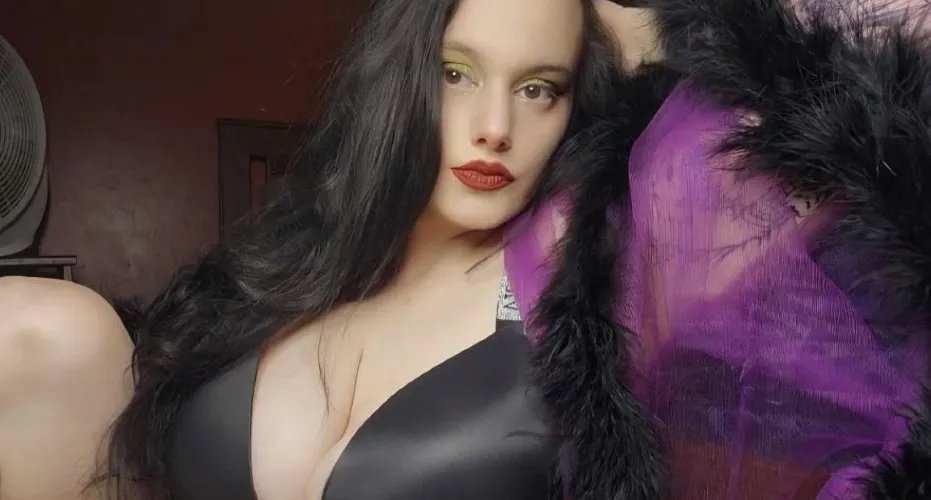 Your cock will look good between these boobs