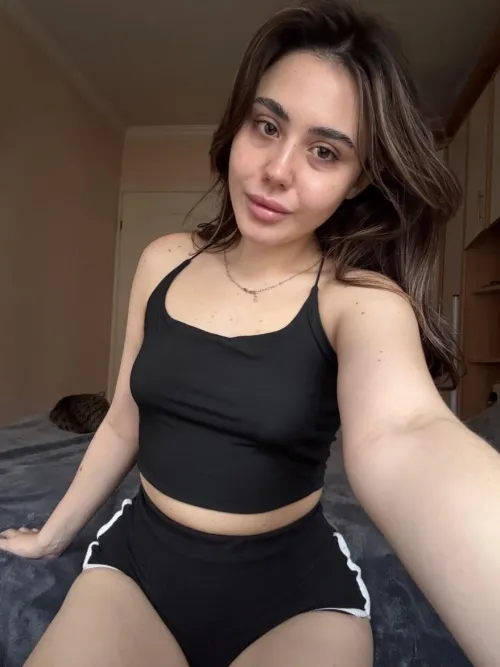 21F EU, restless, pacing, thinking, maybe it’s you who can actually make my mood interesting ;)