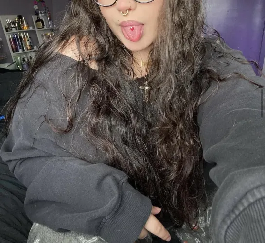 21MF4M any bi guys need the nut pulled from them :)