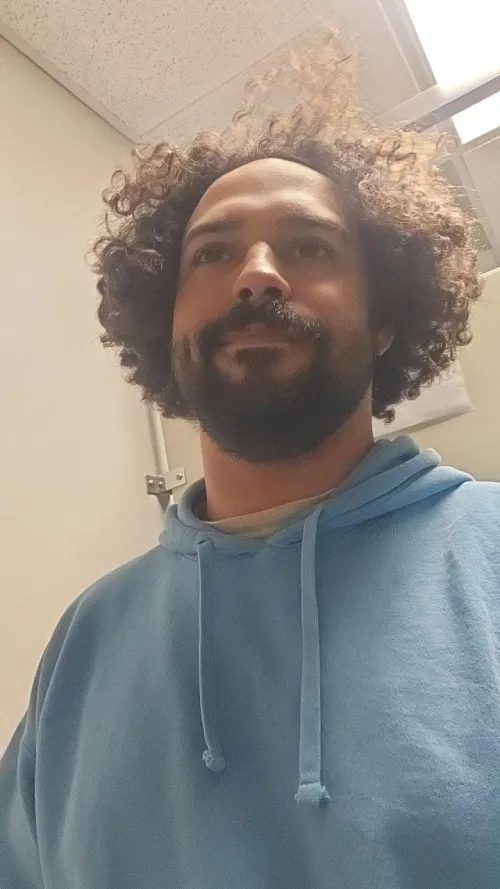 31 m4f looking to be someone's pocket bitch