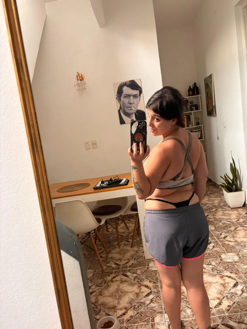 A tiny detail that drives the right men crazy.