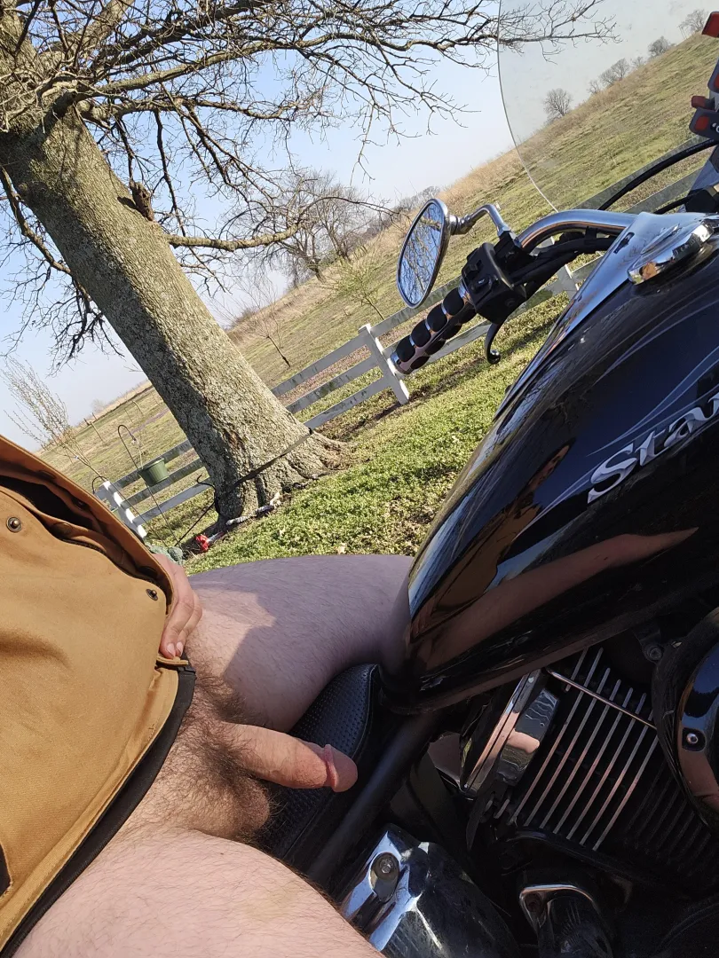 Anyone want to make make a post with me on my motorcycle for this sub?