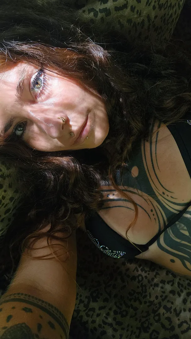 Arrow up if you think am pretty