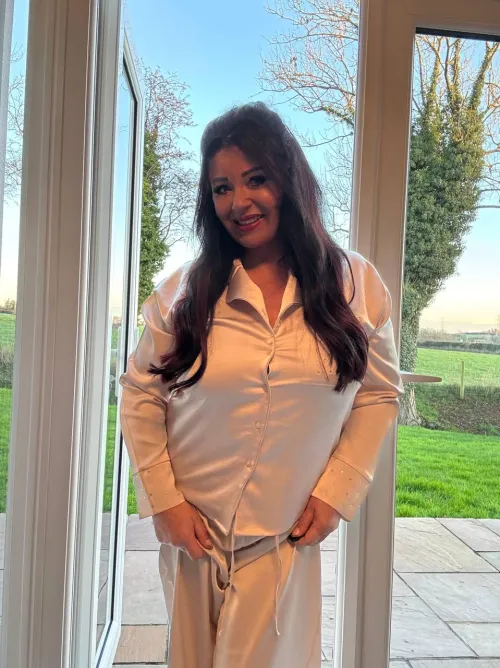 Divorced and enjoying my freedom, would you consider dating someone likeMe? 64F