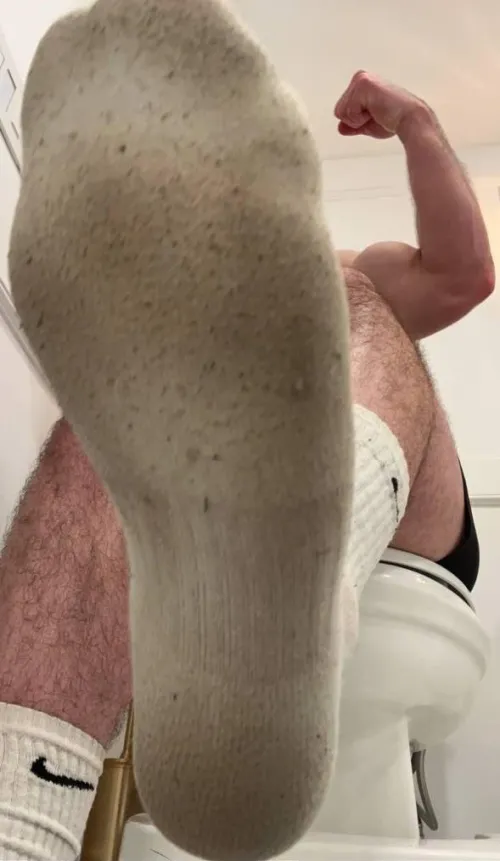 do YOU homos like serving a Straight man?