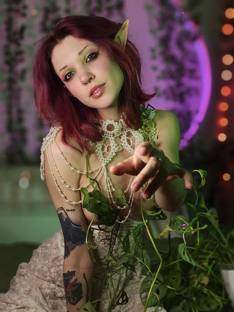 elf slut's vines wanna wrap your cock come get tangled, hero?