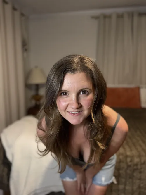 Eye contact, sweetie. [f]