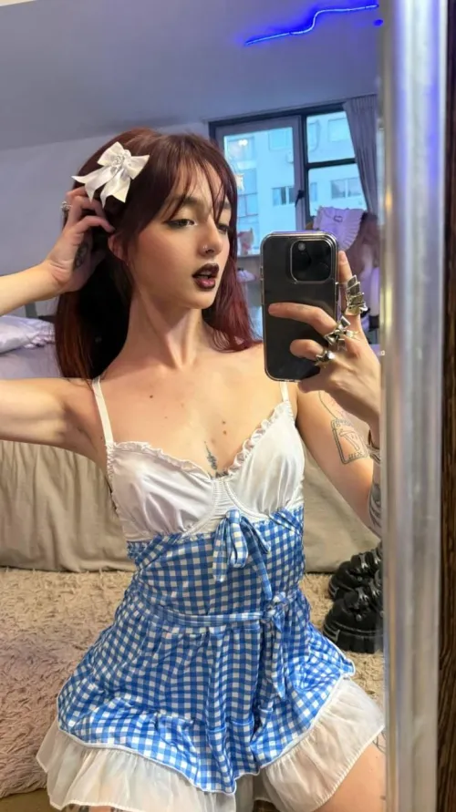 F18 - Slightly buzzed + cant host, fwb vibes? - lnstrgm: lunaoryna