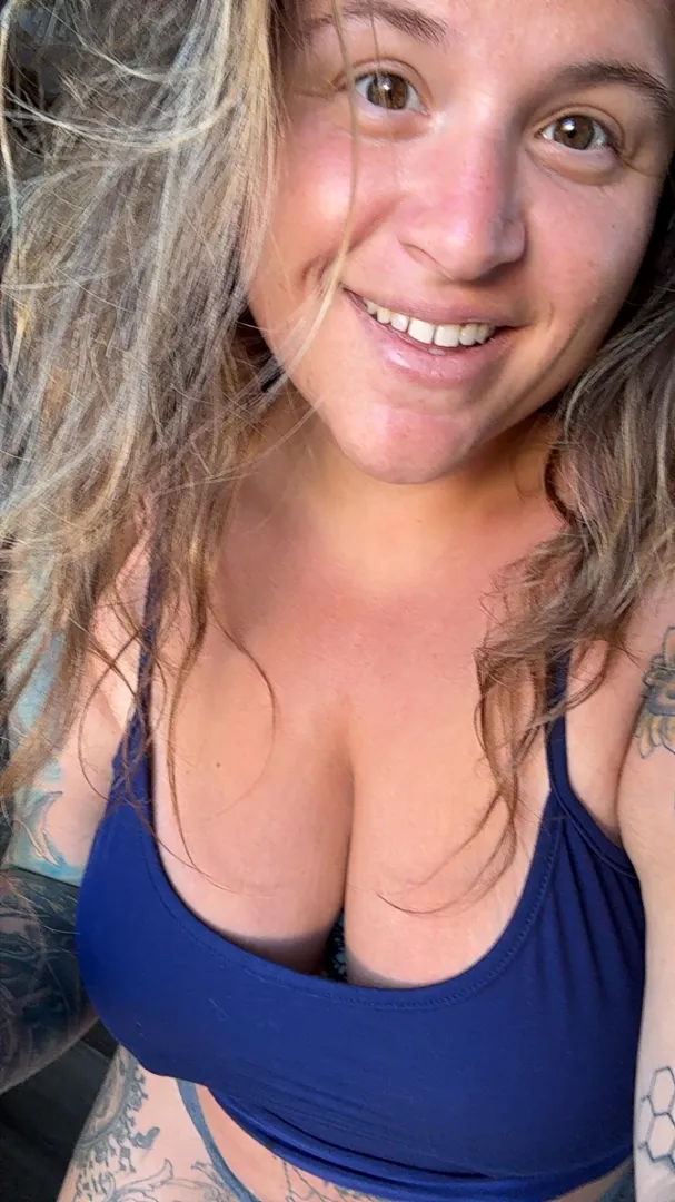 have a sexy Sunday with your favorite tattooed BBW stoner