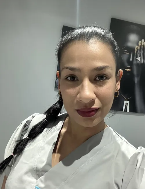 I always paint them red, but today I wanted them a bit darker.