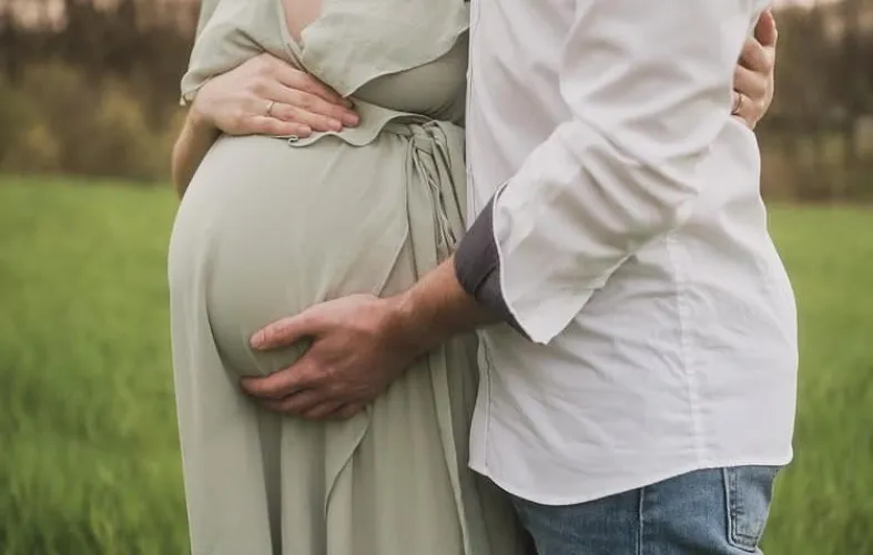 Is there anyone here who finds my wife's huge big baby bump attractive?