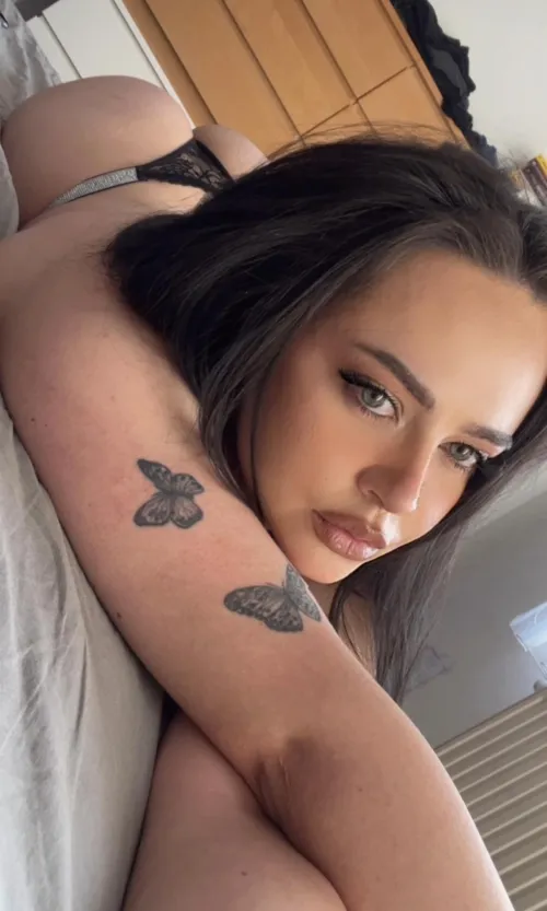 It’s becoming a sweet habit.. I appear on your screen, pretty face, hot body and the submissive urges just flow through your weak body.. Your hand on your wallet and ready to ruin yourself just to please me..