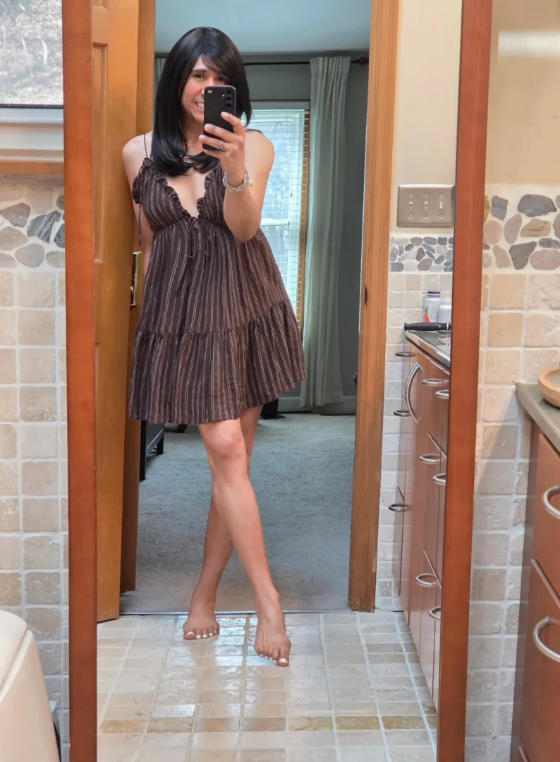 Listening my fave songs  ..dancing, chewing gum(yummy & helps you smile better  )..just having sweet girly time, do u like the pedi i gave myself?     