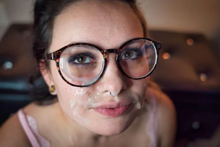 NC 30yo Hotwife looking for small cocks to cover my face.