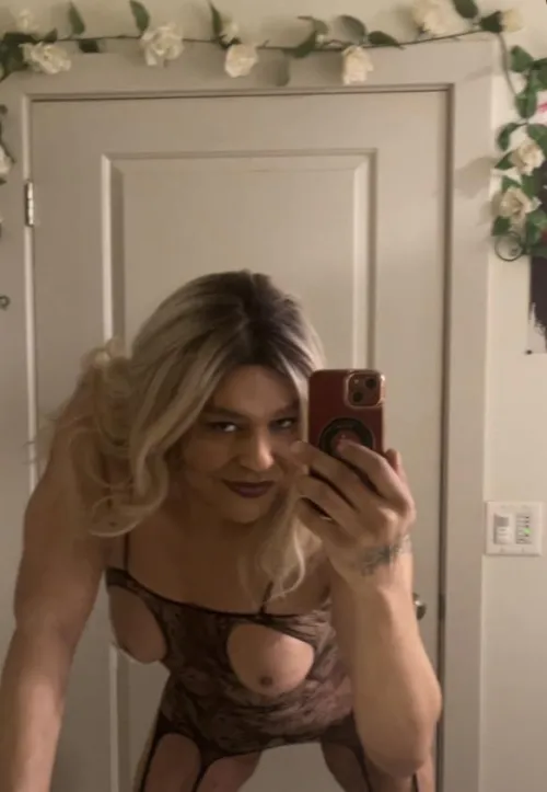 PDX Mama In Need of a Real man to take me down a a notch or two 