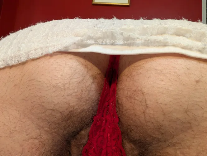 POV: HairyCurvyQueen sits on your face
