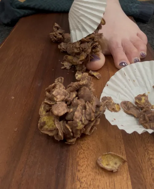 POV you made cornflake cakes with Mommy…