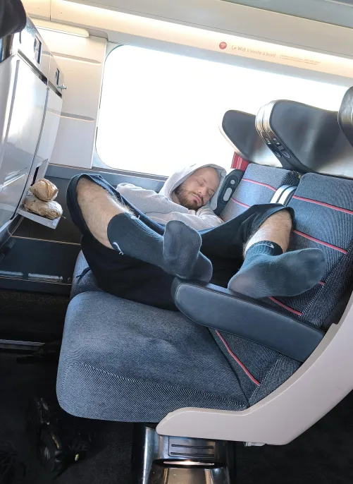 Sleepy and smelly in the train 