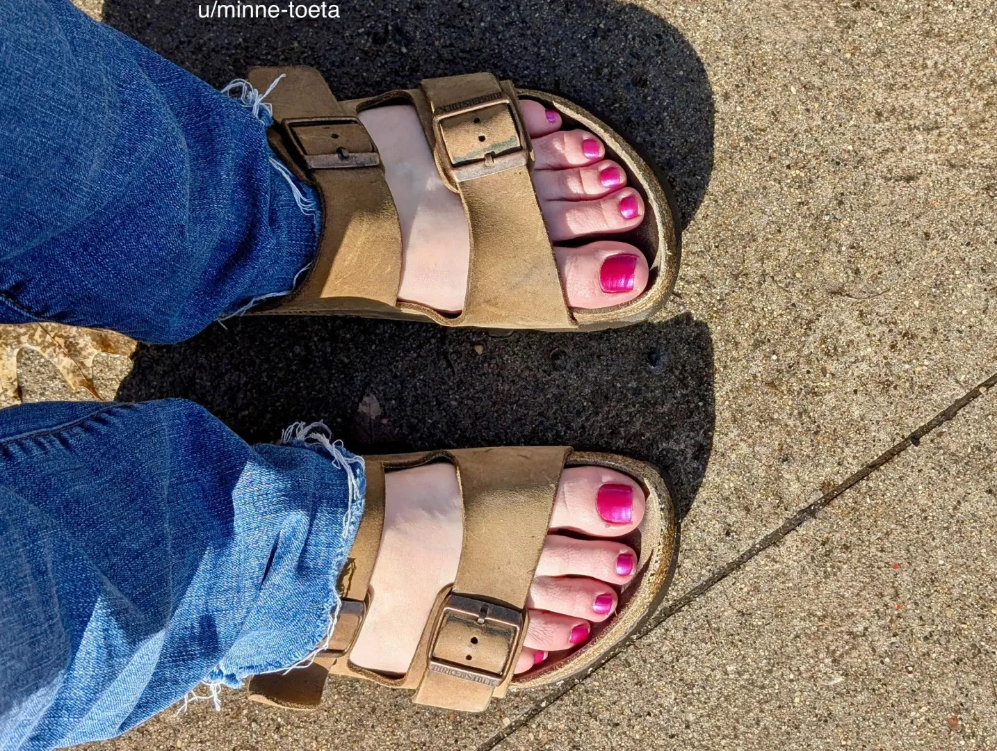 The snow melted, the Birks are out, and these freshly painted fuchsia toes need your attention ☀️