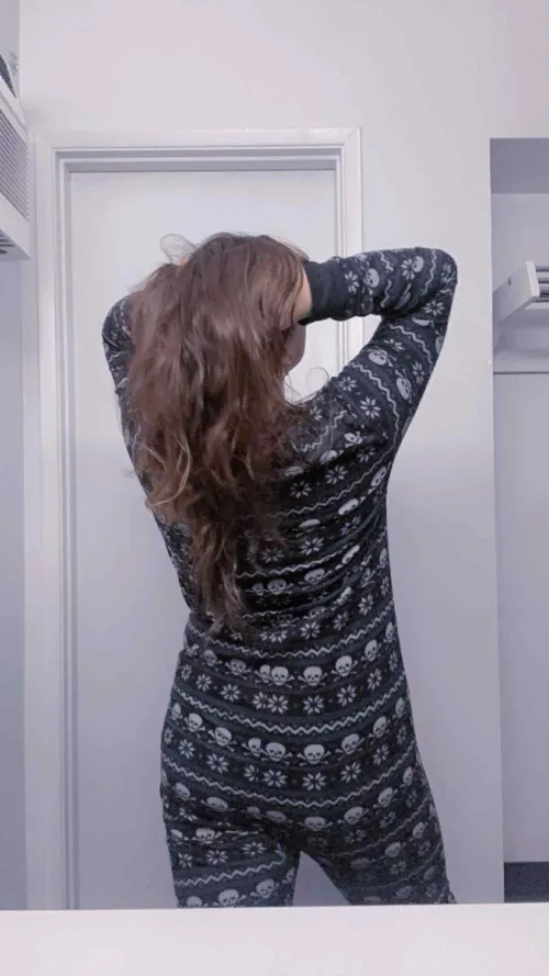 The way this onesie hangs off my body make it so comfy.