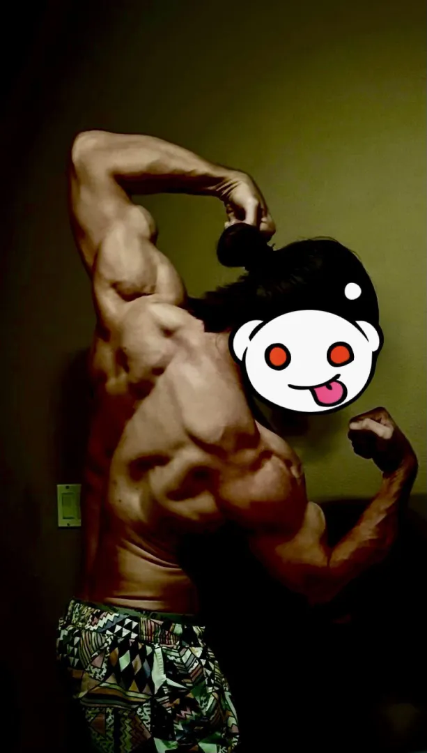 Thinking about crushing some fruit with these biceps