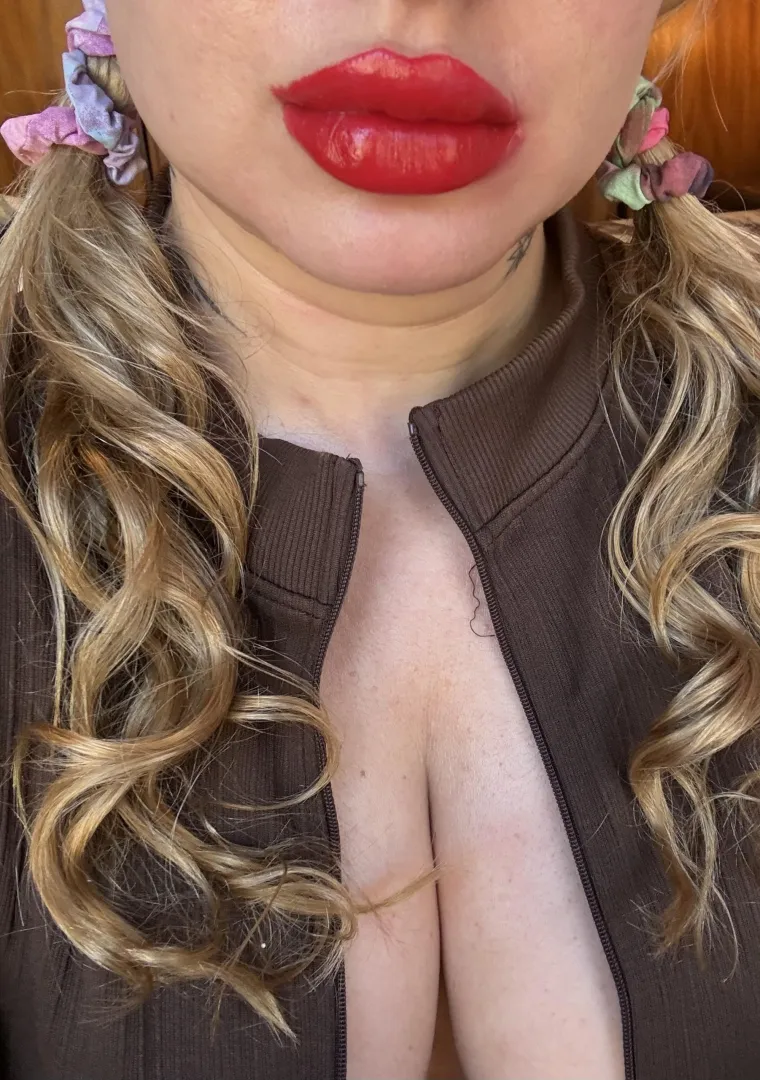 Today I wanted to try a very intense red..