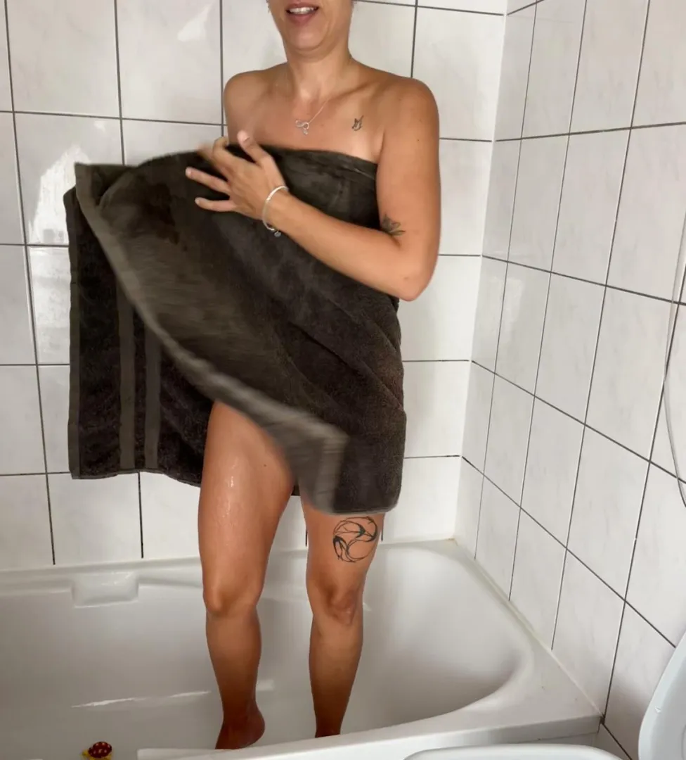 Tu penses que la serviette va tenir longtemps ? 