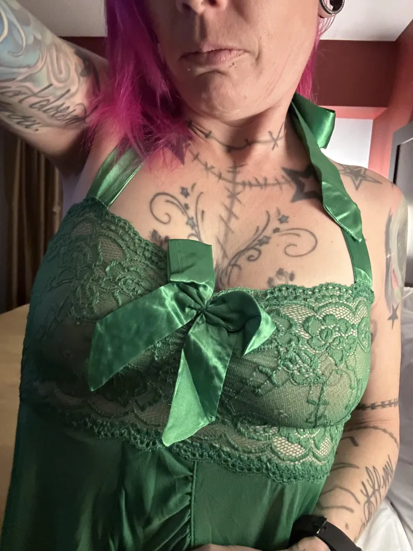 Whose gonna come play with me