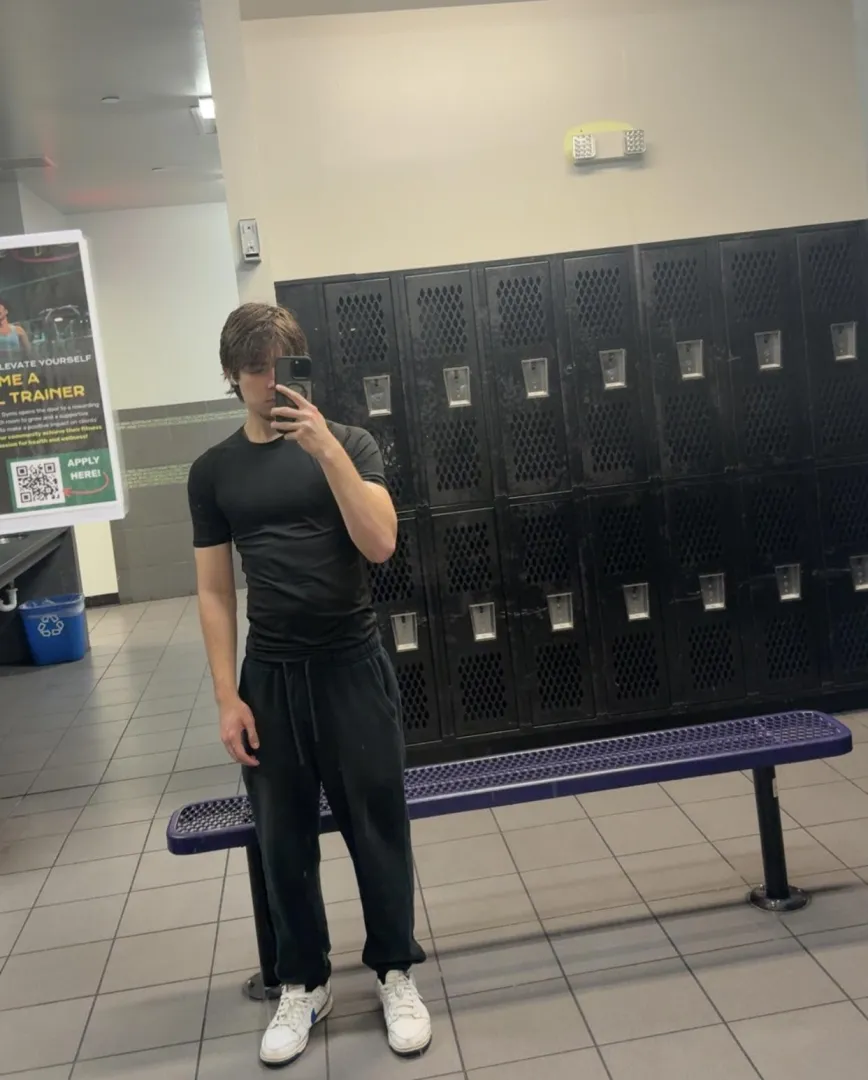 18 m4f in boca can host if u wanna