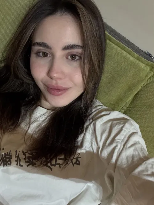 21F EU baddie, energy building slowly like I’m about to switch moods any second, who’s around? ;)