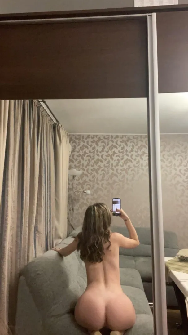 22 F4M Looking for a pussy eater after work, who’s down nearby couples