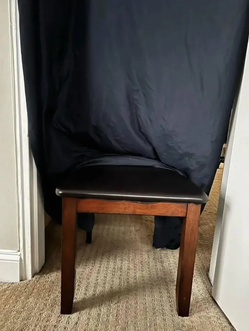 29 City: Los Angeles, California private seated gloryhole for horny hung clean men.