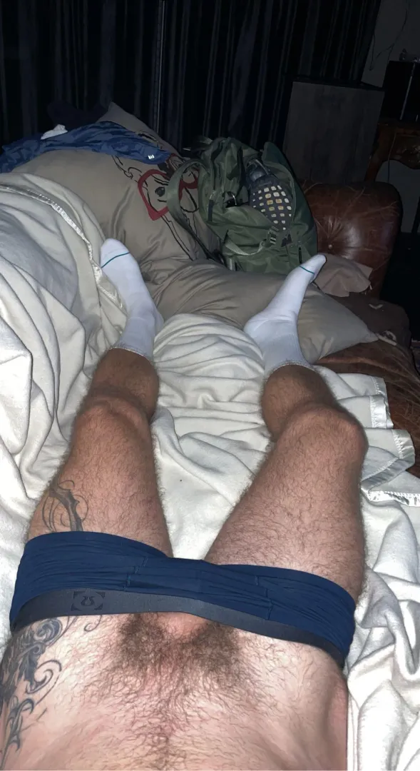 38 white socks, hairy legs and busy, what do you think bro