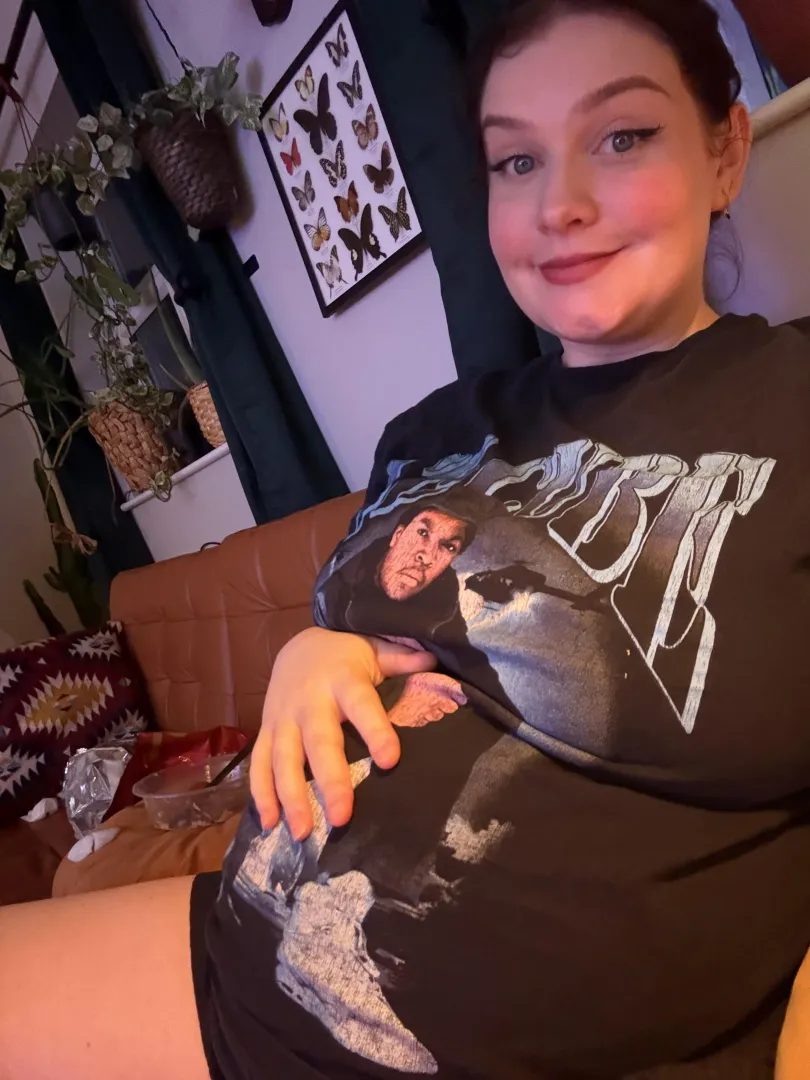 A chubby and pregnant pj selfie