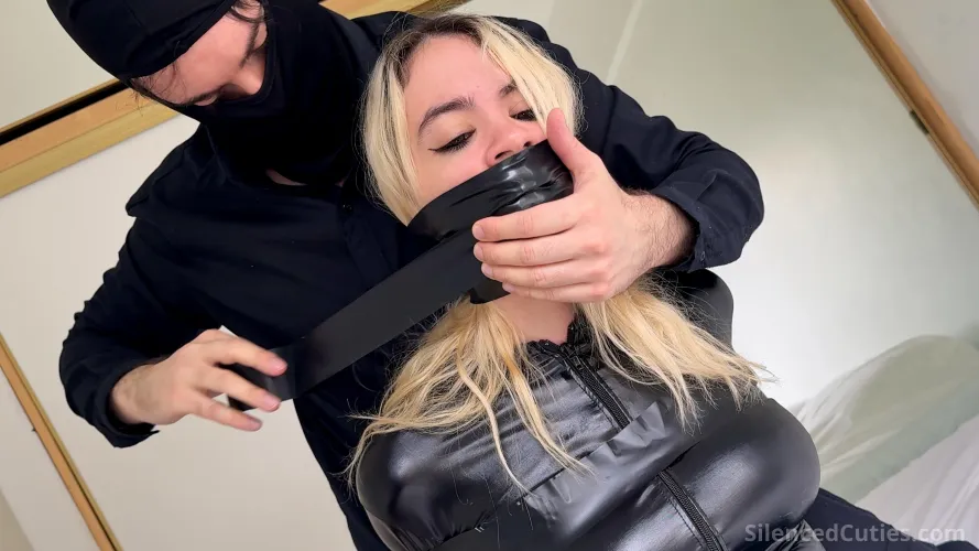 Catsuit Nani Gets TAPE Wrapped After BLOWING The Deal!