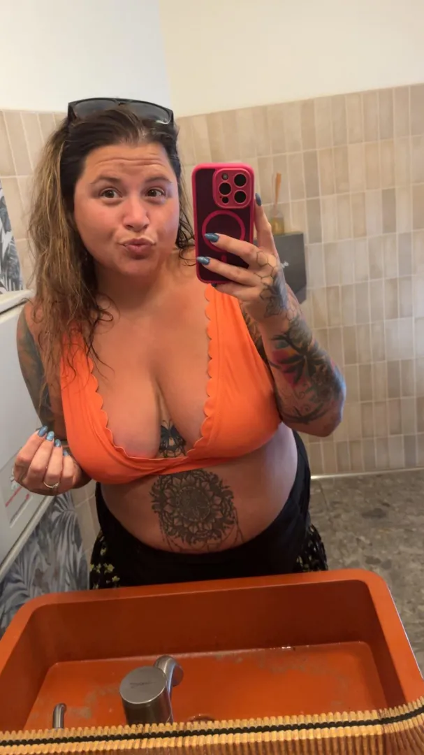 cum give these tatted bbw curves some love!