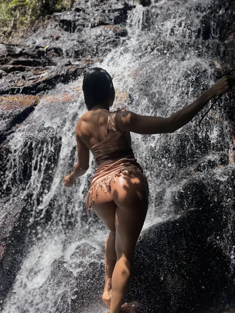 Does my ass make you hard