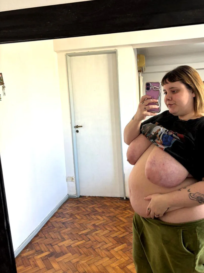 Every photo i take makes me doubt my chubby body.. Be honest, does a girl like me still interest you? Y or N?