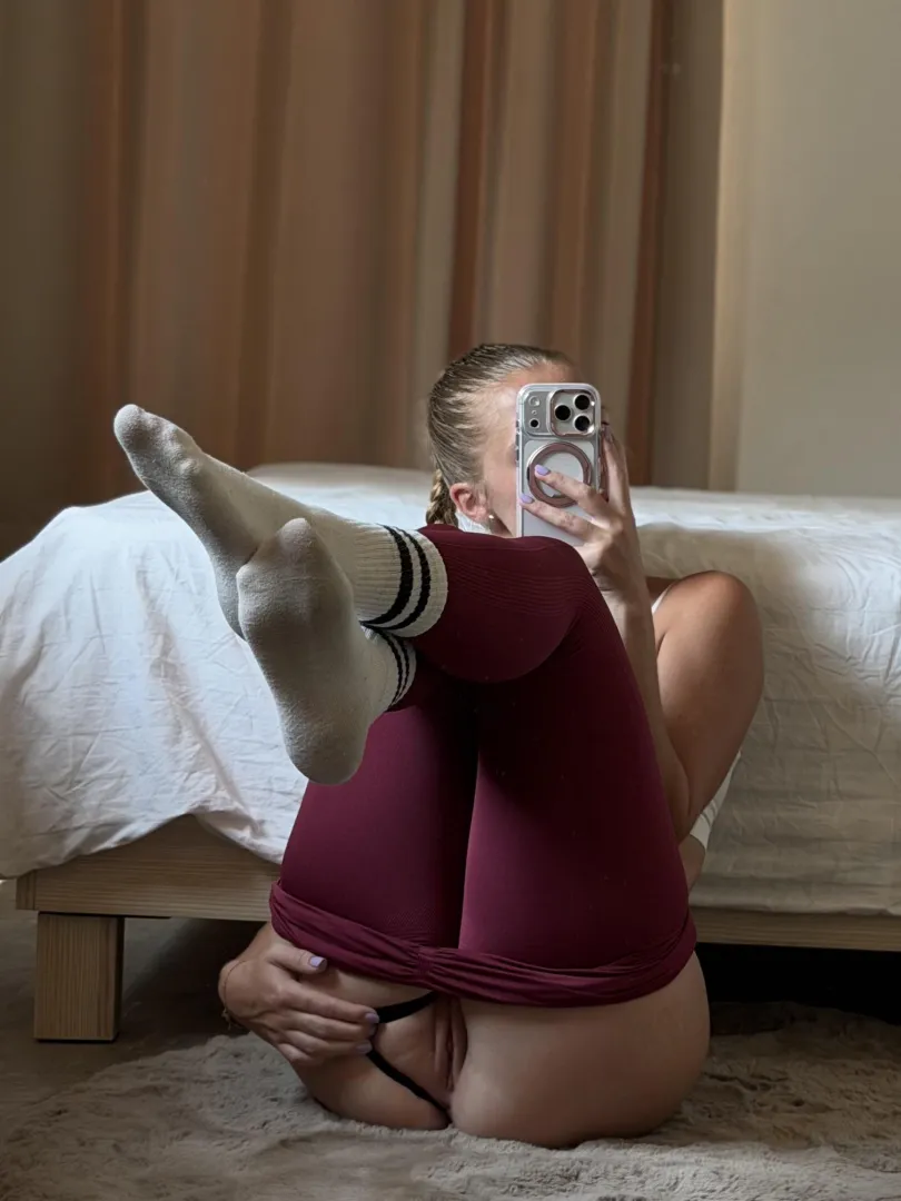 [F] imagine the smell in this room.. ooops